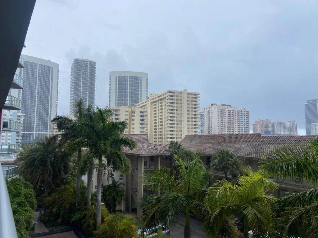 Amazing Studio Beach Walking Distance! 26B Hallandale Beach Buitenkant foto